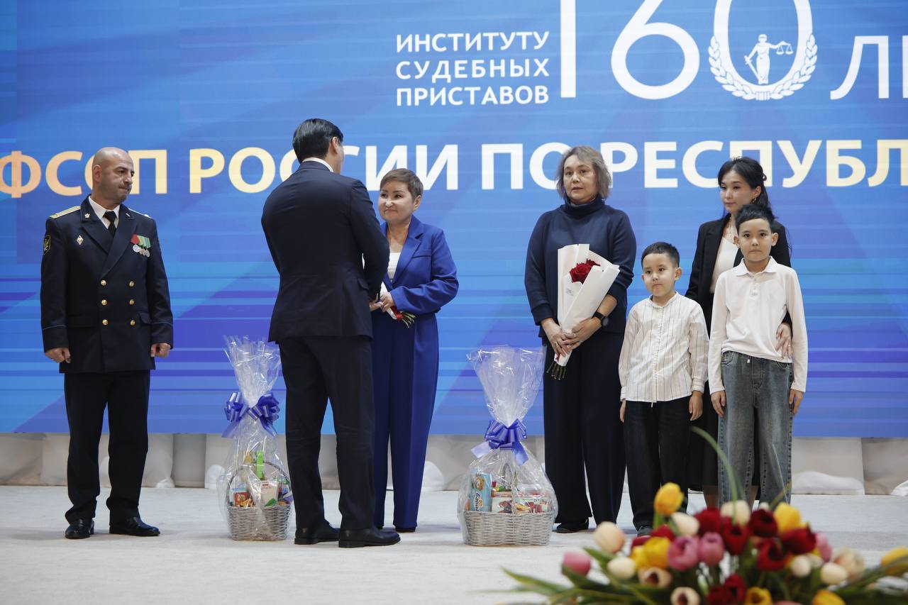 Бату Хасиков: Поздравил сотрудников и ветеранов УФССП России по Республике Калмыкия со 160-летием института судебных приставов России Бату Хасиков: Поздравил сотрудников и ветеранов УФССП России по Республике Калмыкия со 160-летием института судебных приставов России