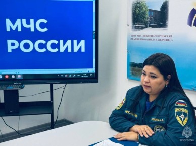 Сотрудники регионального МЧС России регулярно проводят уроки Мужества, посвященные героической профессии пожарных-спасателей