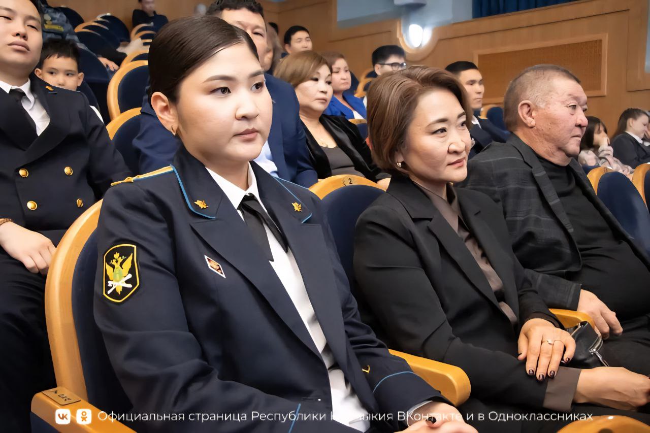 По случаю 160-летнего юбилея Федеральной службы судебных приставов России сегодня в Элисте состоялось торжественное собрание, на котором с профессиональным праздником поздравляли и чествовали сотрудников и ветеранов... По случаю 160-летнего юбилея Федеральной службы судебных приставов России сегодня в Элисте состоялось торжественное собрание, на котором с профессиональным праздником поздравляли и чествовали сотрудников и ветеранов...