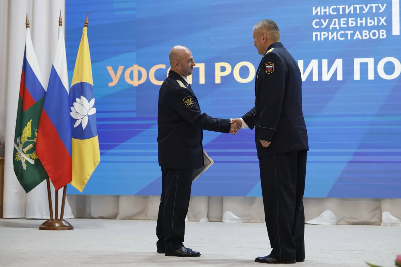 Бату Хасиков: Поздравил сотрудников и ветеранов УФССП России по Республике Калмыкия со 160-летием института судебных приставов России Бату Хасиков: Поздравил сотрудников и ветеранов УФССП России по Республике Калмыкия со 160-летием института судебных приставов России