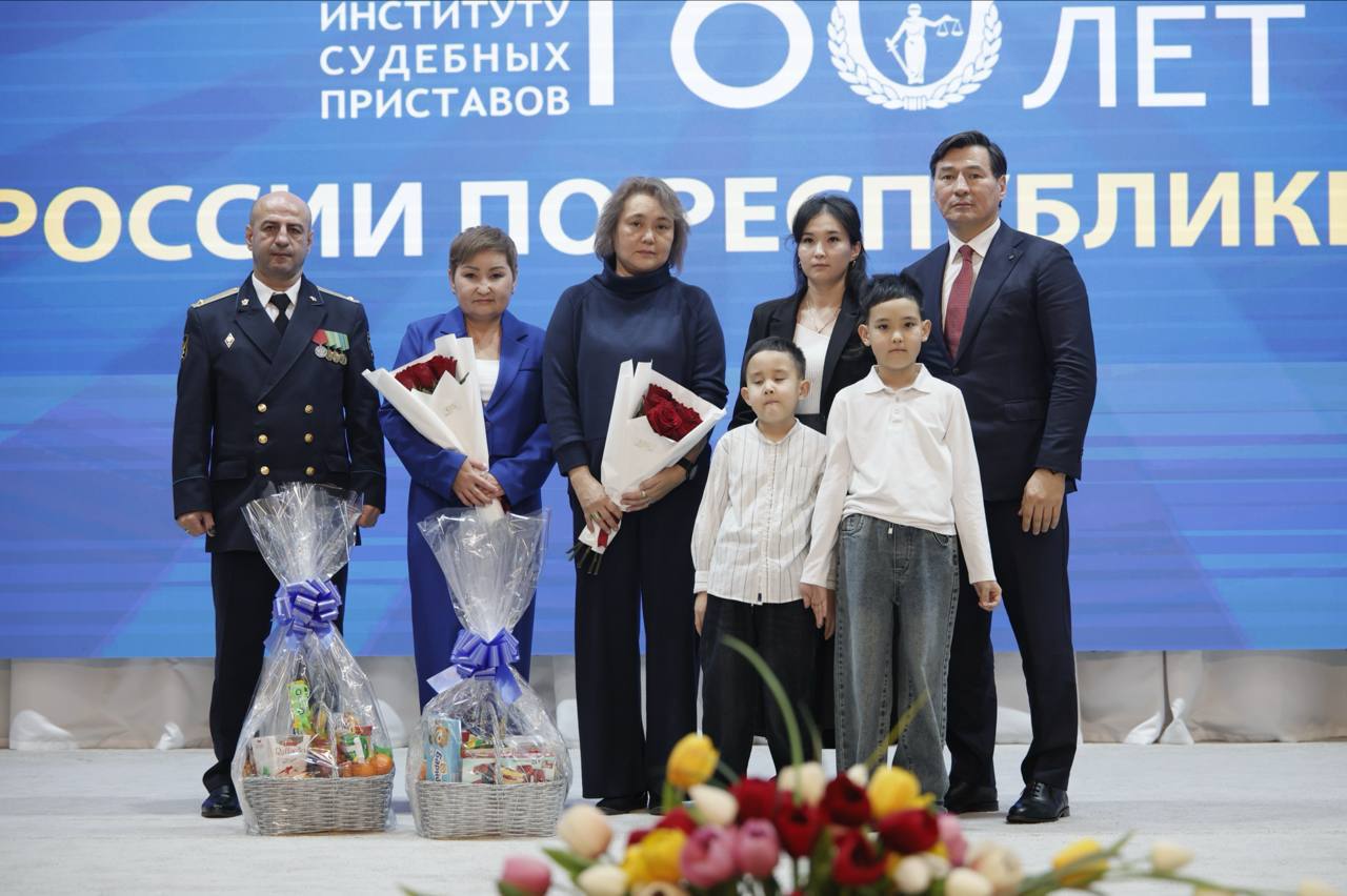 Бату Хасиков: Поздравил сотрудников и ветеранов УФССП России по Республике Калмыкия со 160-летием института судебных приставов России Бату Хасиков: Поздравил сотрудников и ветеранов УФССП России по Республике Калмыкия со 160-летием института судебных приставов России