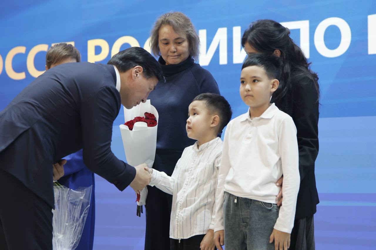 Бату Хасиков: Поздравил сотрудников и ветеранов УФССП России по Республике Калмыкия со 160-летием института судебных приставов России Бату Хасиков: Поздравил сотрудников и ветеранов УФССП России по Республике Калмыкия со 160-летием института судебных приставов России