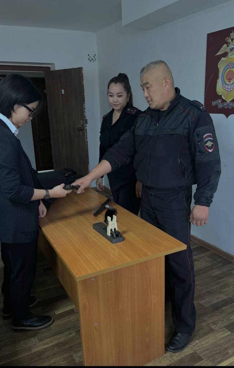 В отделении полиции п.Кетченеры прошёл День открытых дверей для школьников В отделении полиции п.Кетченеры прошёл День открытых дверей для школьников