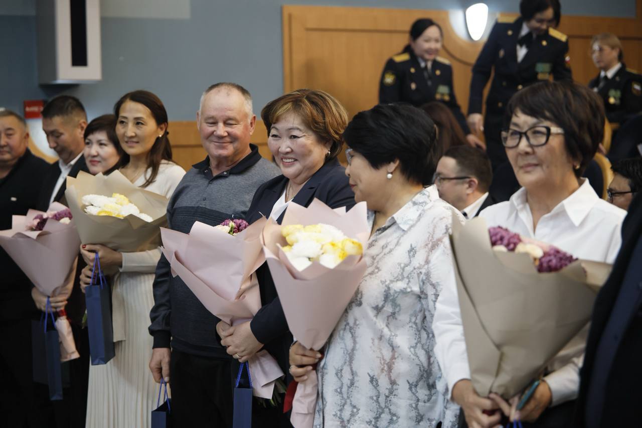 Бату Хасиков: Поздравил сотрудников и ветеранов УФССП России по Республике Калмыкия со 160-летием института судебных приставов России Бату Хасиков: Поздравил сотрудников и ветеранов УФССП России по Республике Калмыкия со 160-летием института судебных приставов России