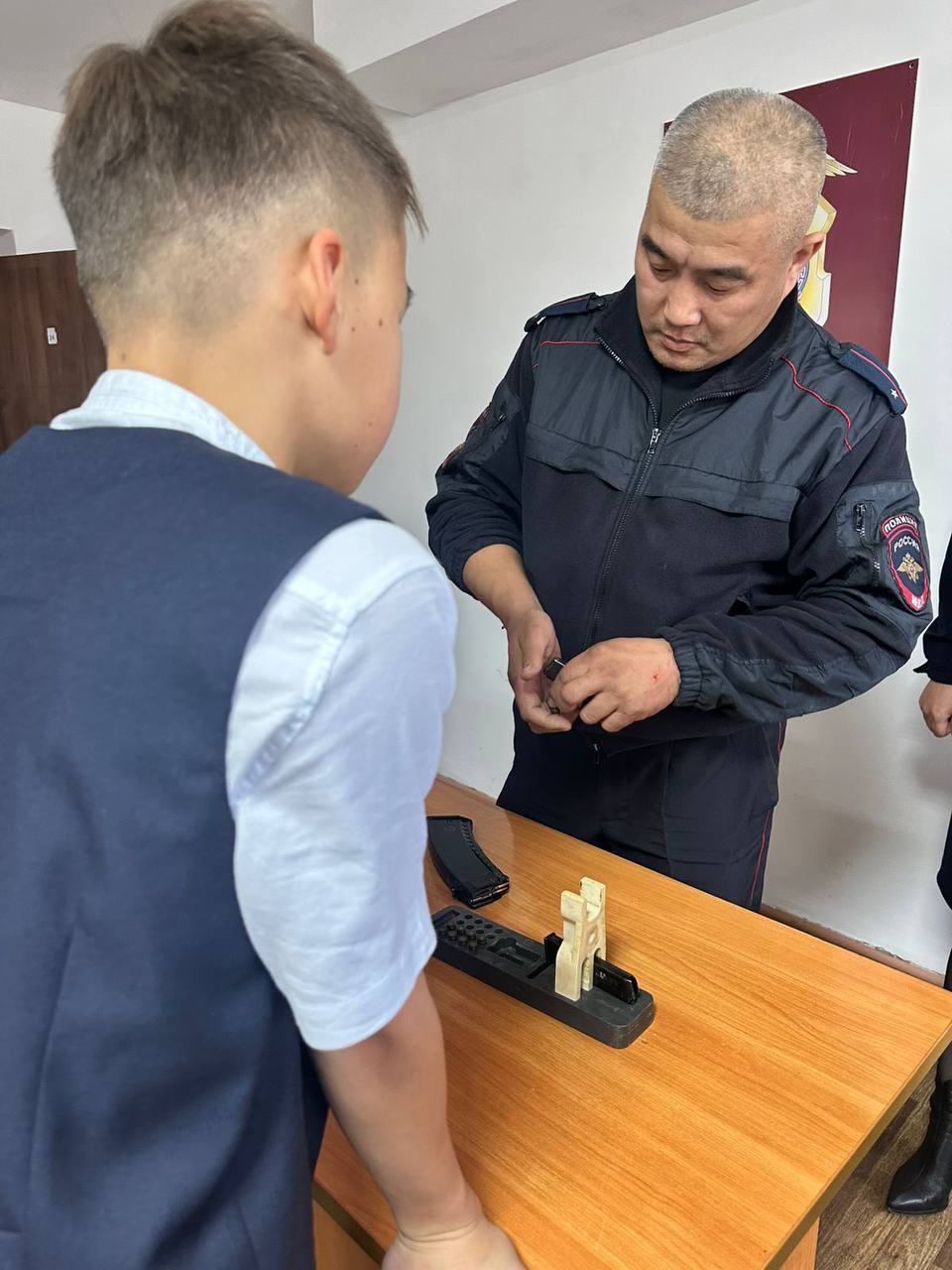 В Отделении полиции п.Кетченеры прошел День открытых дверей для школьников В Отделении полиции п.Кетченеры прошел День открытых дверей для школьников