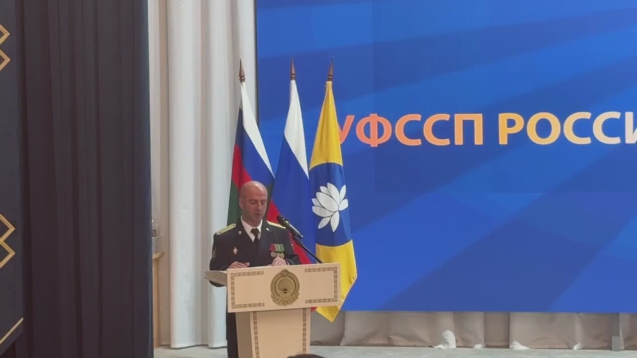 Главный судебный пристав Калмыкии Роман Мухортов поздравил личный состав ведомства и ветеранов с праздником, а также рассказал о том, чего удалось добиться службе за годы деятельности