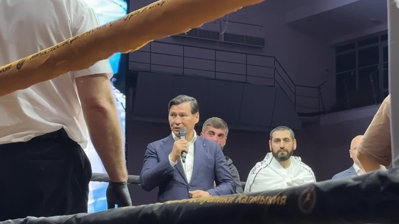 «Вы все наши герои сегодня! Спасибо вам за такую бескомпромиссность, любовь к тому, чем вы занимаетесь и прославление нашей страны на мировой арене спорта!»