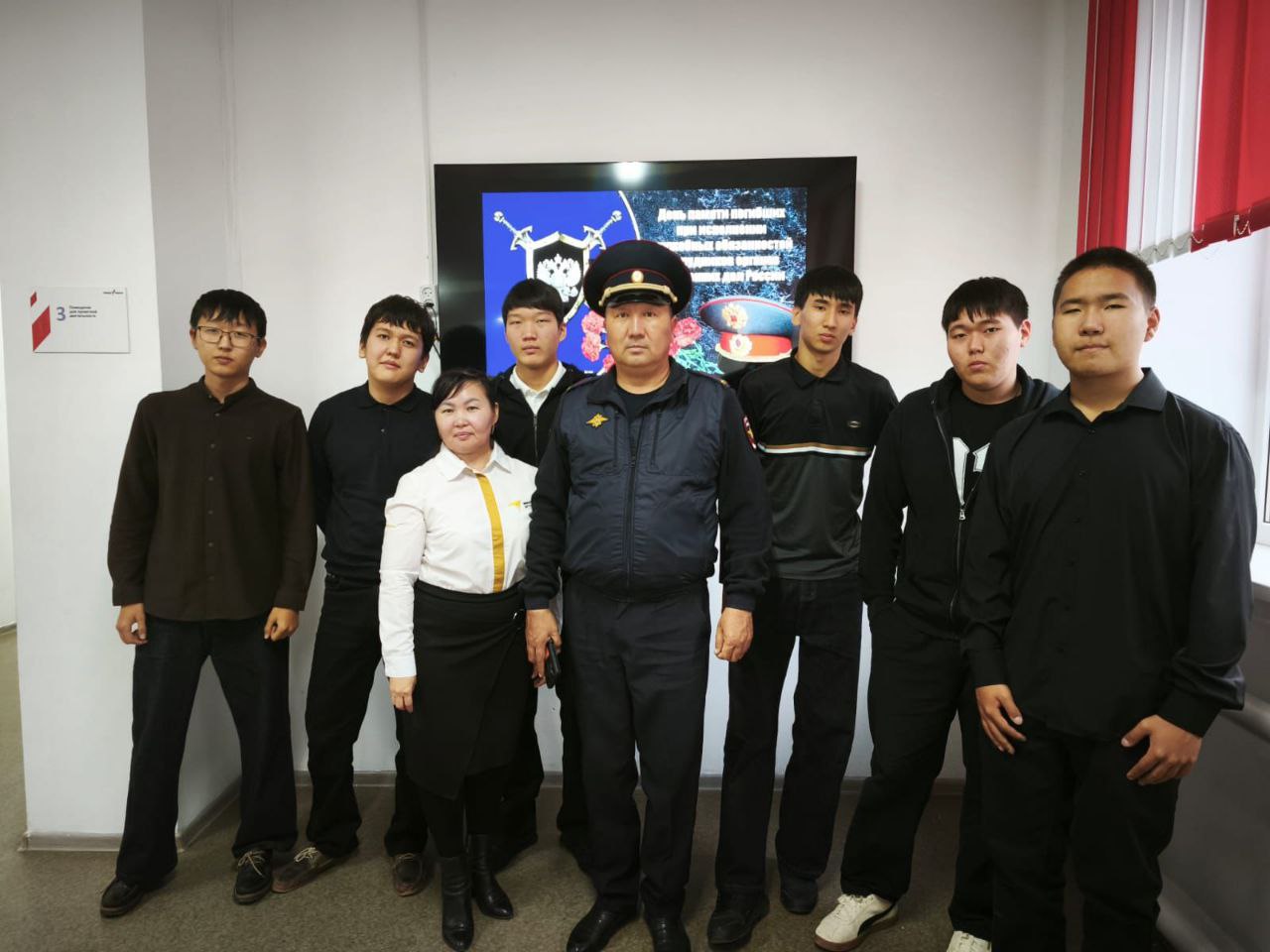 Сотрудники МО МВД России «Малодербетовский» провели классный час в 9 классе МКОУ «Малодербетовская гимназия имени Б.Б. Бадмаева» на тему «Имена, которые нельзя забыть» Сотрудники МО МВД России «Малодербетовский» провели классный час в 9 классе МКОУ «Малодербетовская гимназия имени Б.Б. Бадмаева» на тему «Имена, которые нельзя забыть»