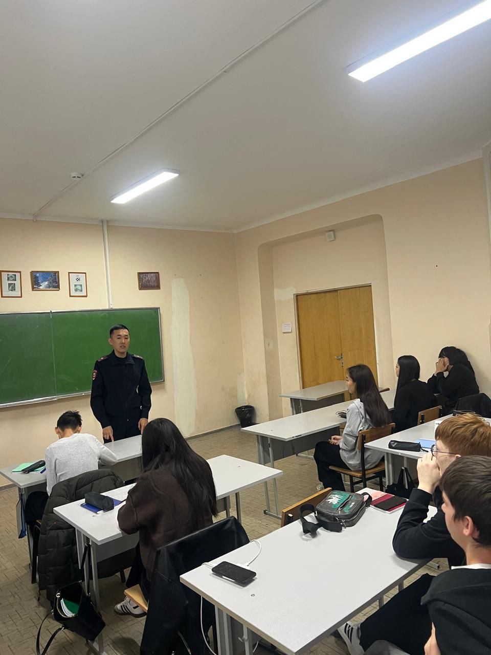 В рамках "Дня правовой помощи детям" сотрудники МВД по Республике Калмыкия провели профилактические мероприятия, направленные на защиту прав и интересов несовершеннолетних В рамках "Дня правовой помощи детям" сотрудники МВД по Республике Калмыкия провели профилактические мероприятия, направленные на защиту прав и интересов несовершеннолетних