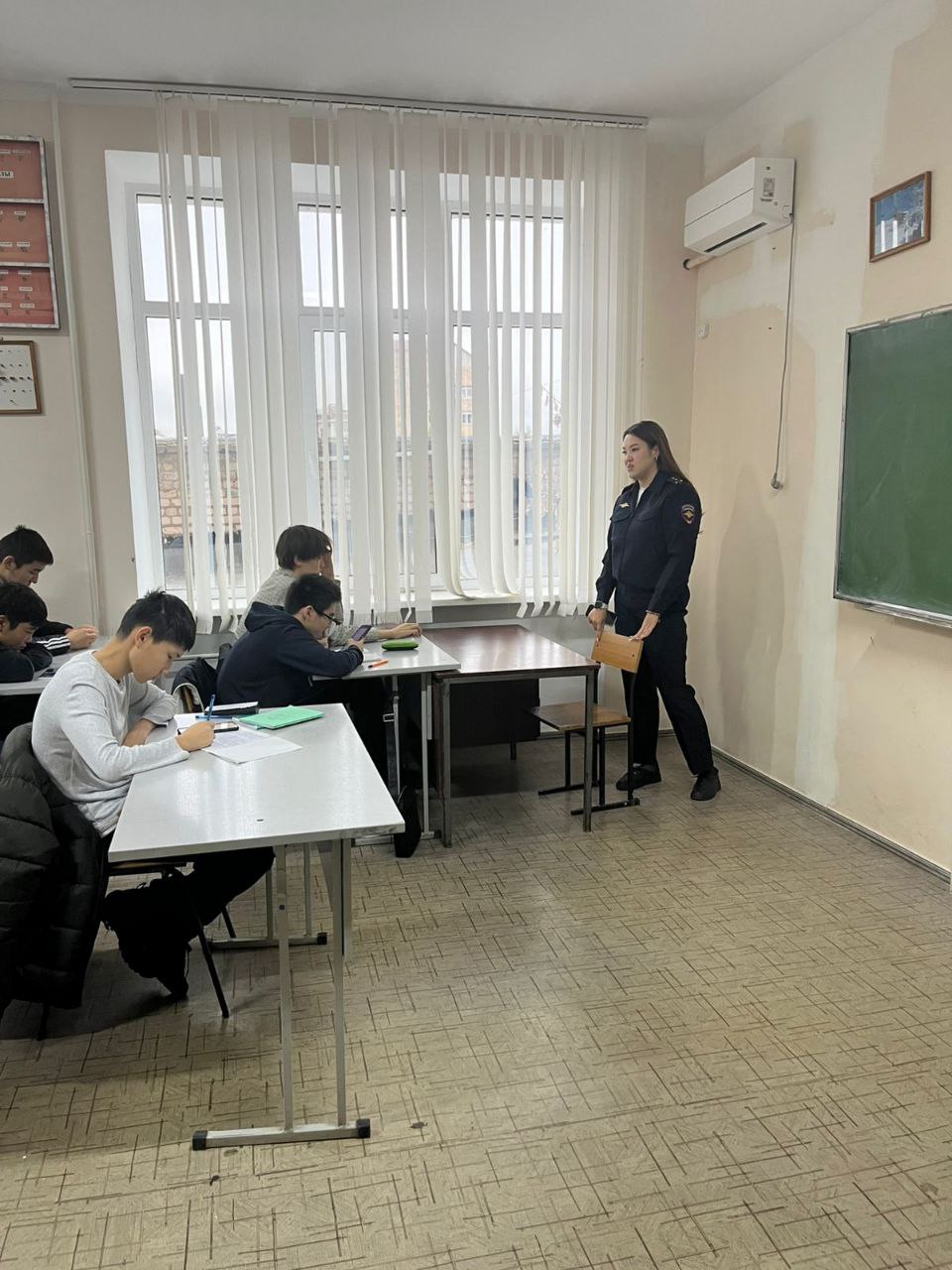 В рамках "Дня правовой помощи детям" сотрудники МВД по Республике Калмыкия провели профилактические мероприятия, направленные на защиту прав и интересов несовершеннолетних В рамках "Дня правовой помощи детям" сотрудники МВД по Республике Калмыкия провели профилактические мероприятия, направленные на защиту прав и интересов несовершеннолетних