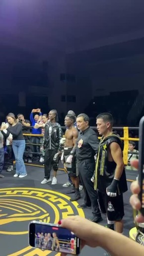 Вручить заслуженные награды и поздравить нашего боксера с яркой победой на ринг поднялся Глава Калмыкии Бату Хасиков