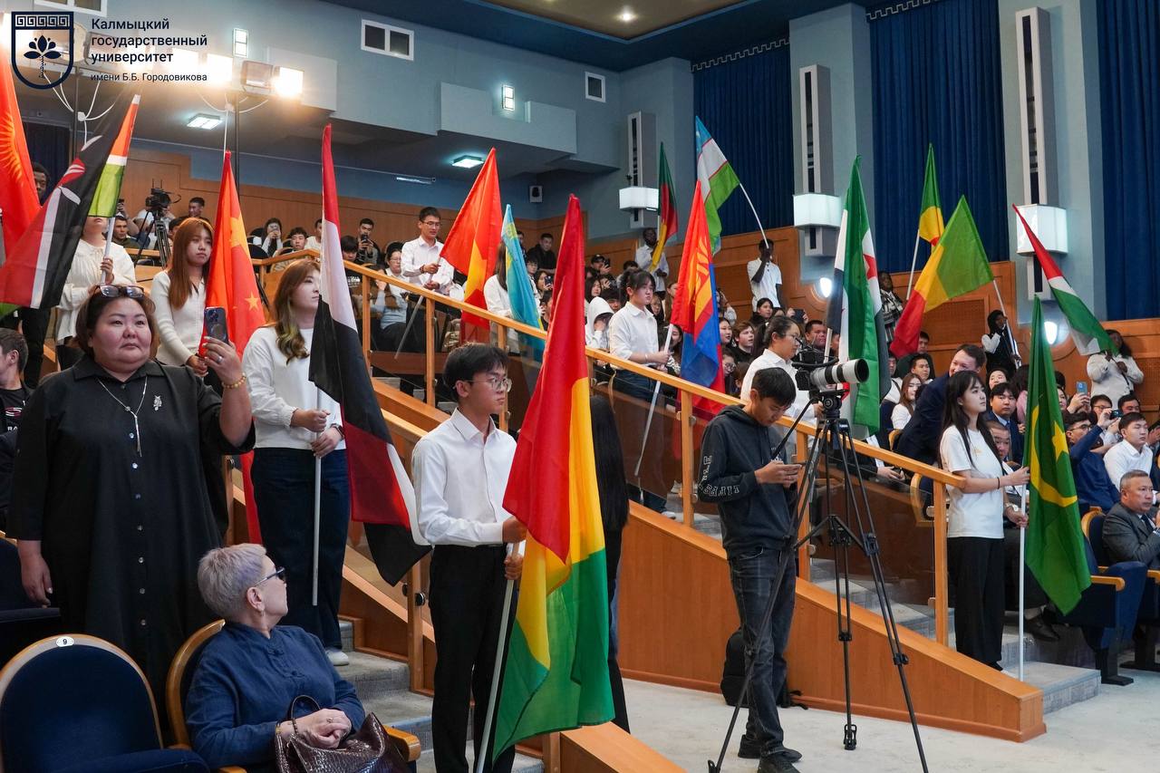 В Элисте прошёл форум выпускников КалмГУ «Образование как мост к глобальным возможностям» В Элисте прошёл форум выпускников КалмГУ «Образование как мост к глобальным возможностям»