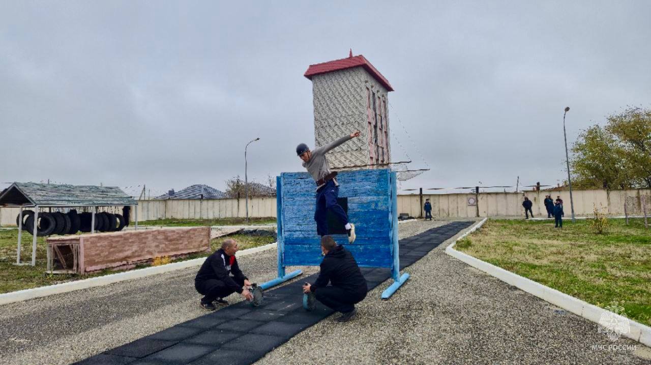 Сотрудники чрезвычайного ведомства Калмыкии сдали зачеты и подтвердили классность Сотрудники чрезвычайного ведомства Калмыкии сдали зачеты и подтвердили классность