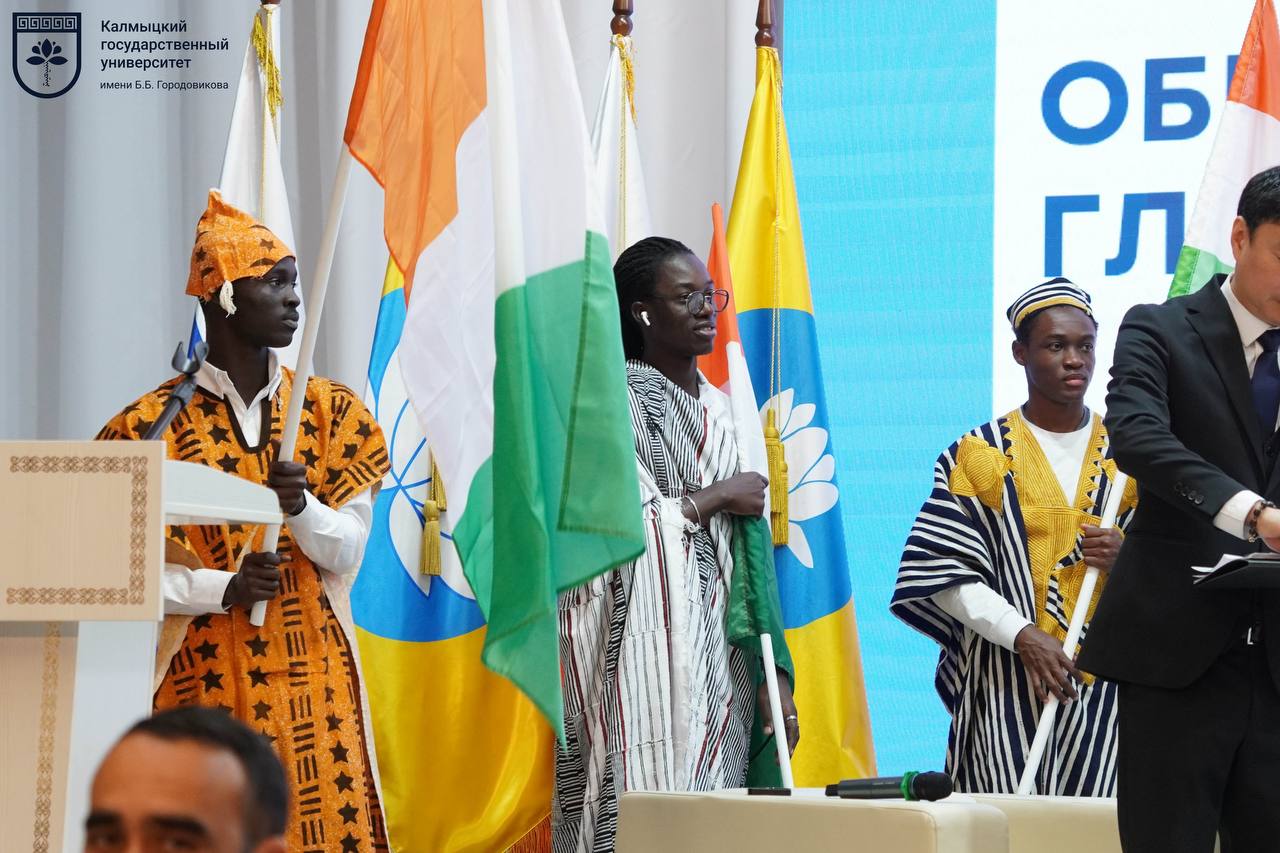 В Элисте прошёл форум выпускников КалмГУ «Образование как мост к глобальным возможностям» В Элисте прошёл форум выпускников КалмГУ «Образование как мост к глобальным возможностям»