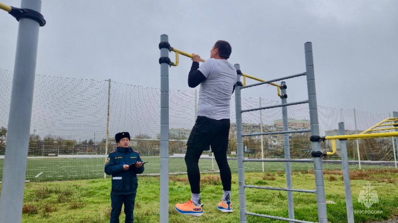Сотрудники чрезвычайного ведомства Калмыкии сдали зачеты и подтвердили классность Сотрудники чрезвычайного ведомства Калмыкии сдали зачеты и подтвердили классность