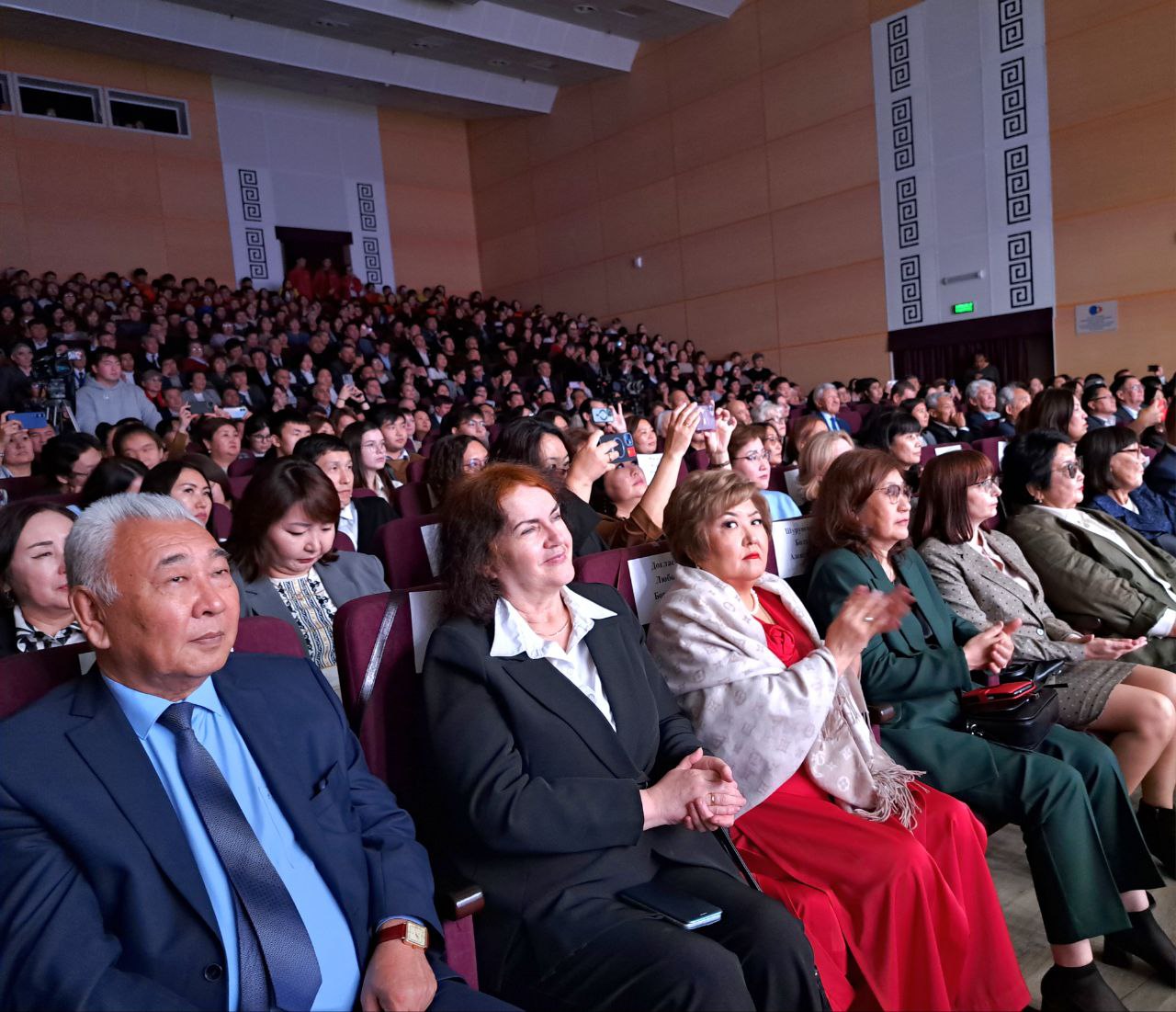 Награды сотрудникам КалмГУ Награды сотрудникам КалмГУ