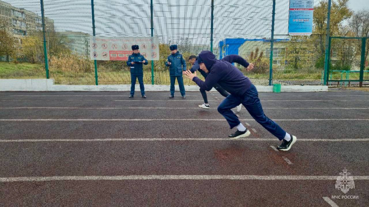 Сотрудники чрезвычайного ведомства Калмыкии сдали зачеты и подтвердили классность Сотрудники чрезвычайного ведомства Калмыкии сдали зачеты и подтвердили классность