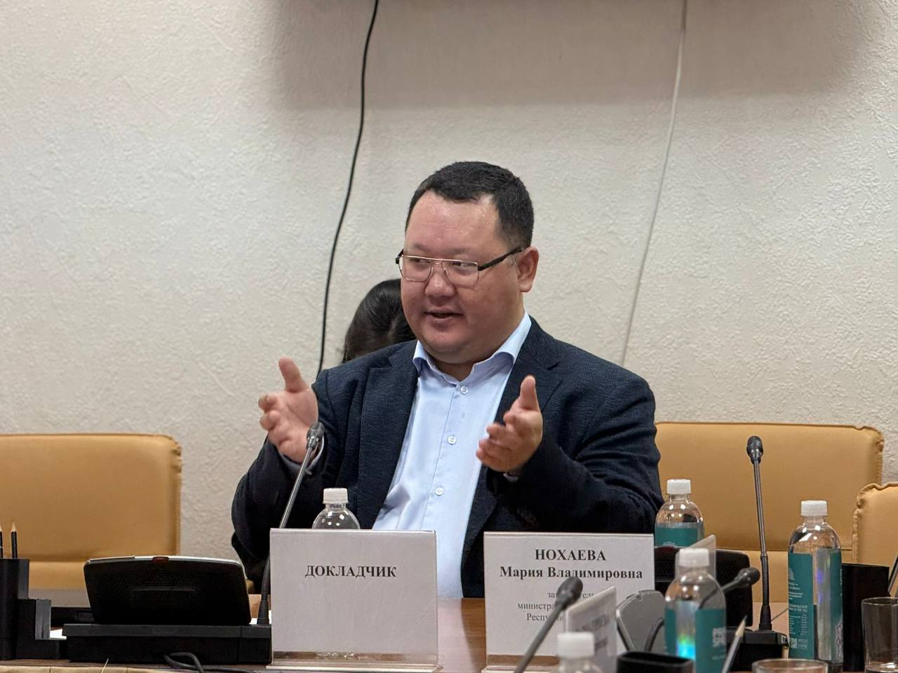 Сегодня, 13 ноября, в Малом зале Народного Хурала (Парламента) Республики Калмыкия прошло заседание комитета по бюджету, налогам, собственности, экономической политике и предпринимательству под председательством Аиса Никитина Сегодня, 13 ноября, в Малом зале Народного Хурала (Парламента) Республики Калмыкия прошло заседание комитета по бюджету, налогам, собственности, экономической политике и предпринимательству под председательством Аиса Никитина