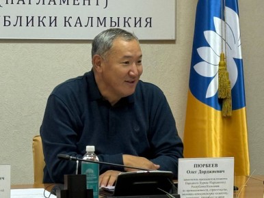 Завершил свою работу комитет по промышленности, строительству, жилищно-коммунальному хозяйству, энергетике, транспорту и связи под председательством Олега Пюрбеева
