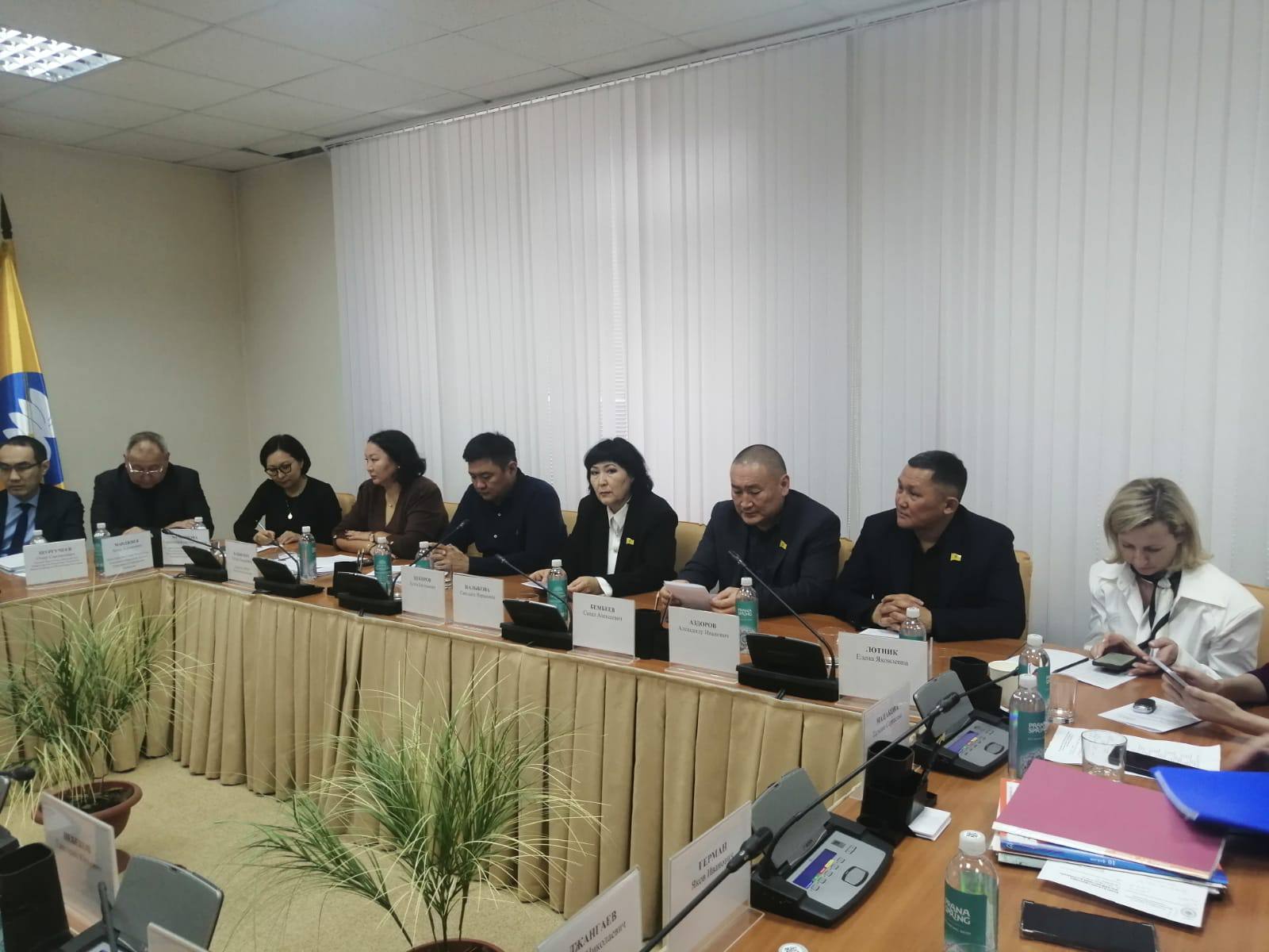 Сегодня под председательством руководителя фракции Артема Михайлова состоялось заседание фракции ВПП «ЕДИНАЯ РОССИЯ» в Народном Хурале (Парламенте) Республики Калмыкия Сегодня под председательством руководителя фракции Артема Михайлова состоялось заседание фракции ВПП «ЕДИНАЯ РОССИЯ» в Народном Хурале (Парламенте) Республики Калмыкия