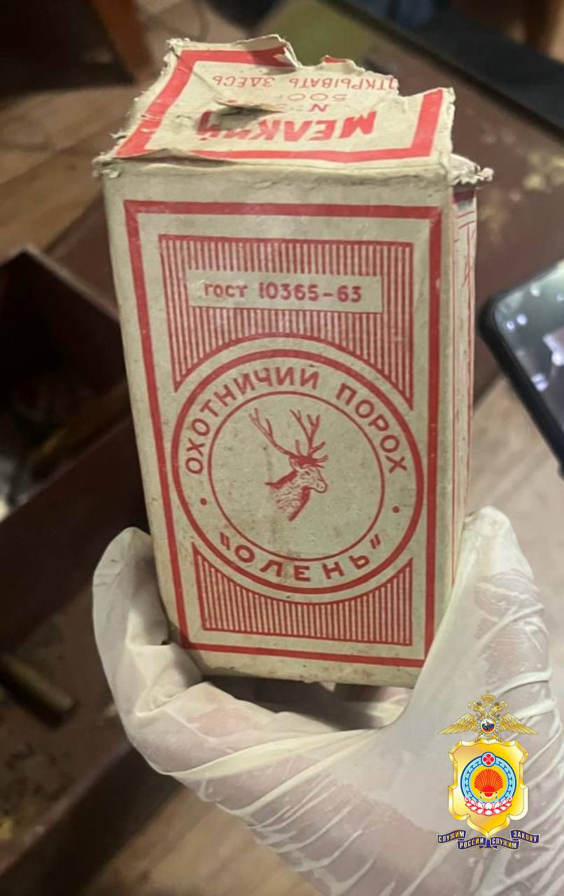 В Малодербетовском районе сотрудники полиции изъяли у местного жителя оружие и боеприпасы В Малодербетовском районе сотрудники полиции изъяли у местного жителя оружие и боеприпасы
