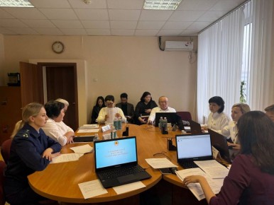 Под председательством Гиляны Эрднеевой состоялось заседание комитета по делам семьи, здравоохранению, труду и социальной политике