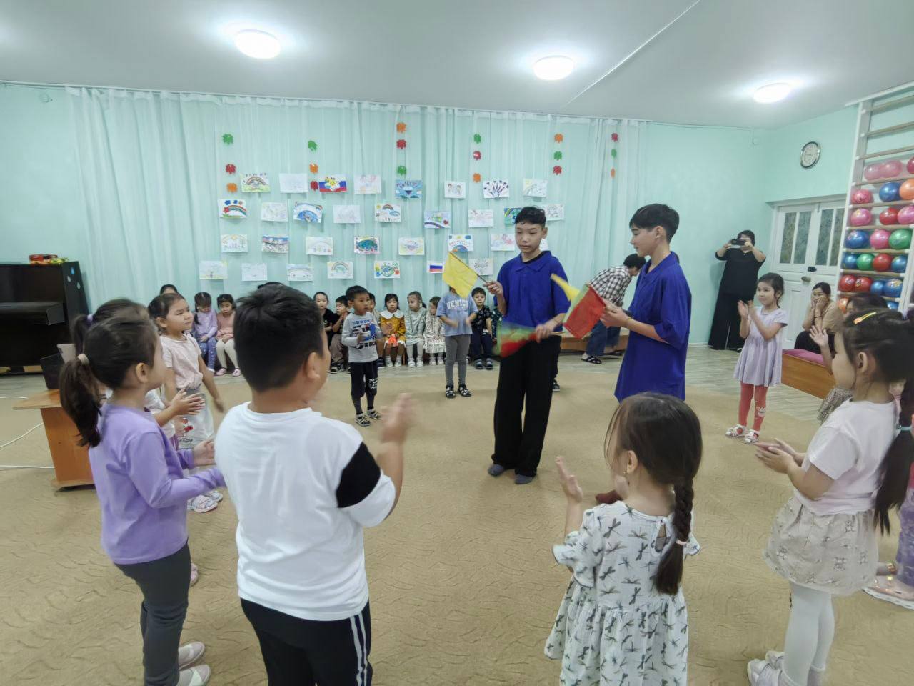 «Засветись». В рамках акции «Засветись» сотрудники Госавтоинспекции Целинного района совместно с юными инспекторами движения посетили детский сад «Харада», где провели профилактическое мероприятие для воспитанников и... «Засветись». В рамках акции «Засветись» сотрудники Госавтоинспекции Целинного района совместно с юными инспекторами движения посетили детский сад «Харада», где провели профилактическое мероприятие для воспитанников и...