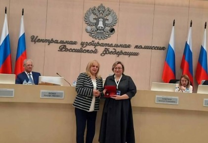 Секретарь избиркома Калмыкии Наталья Федорченко удостоена почетного звания