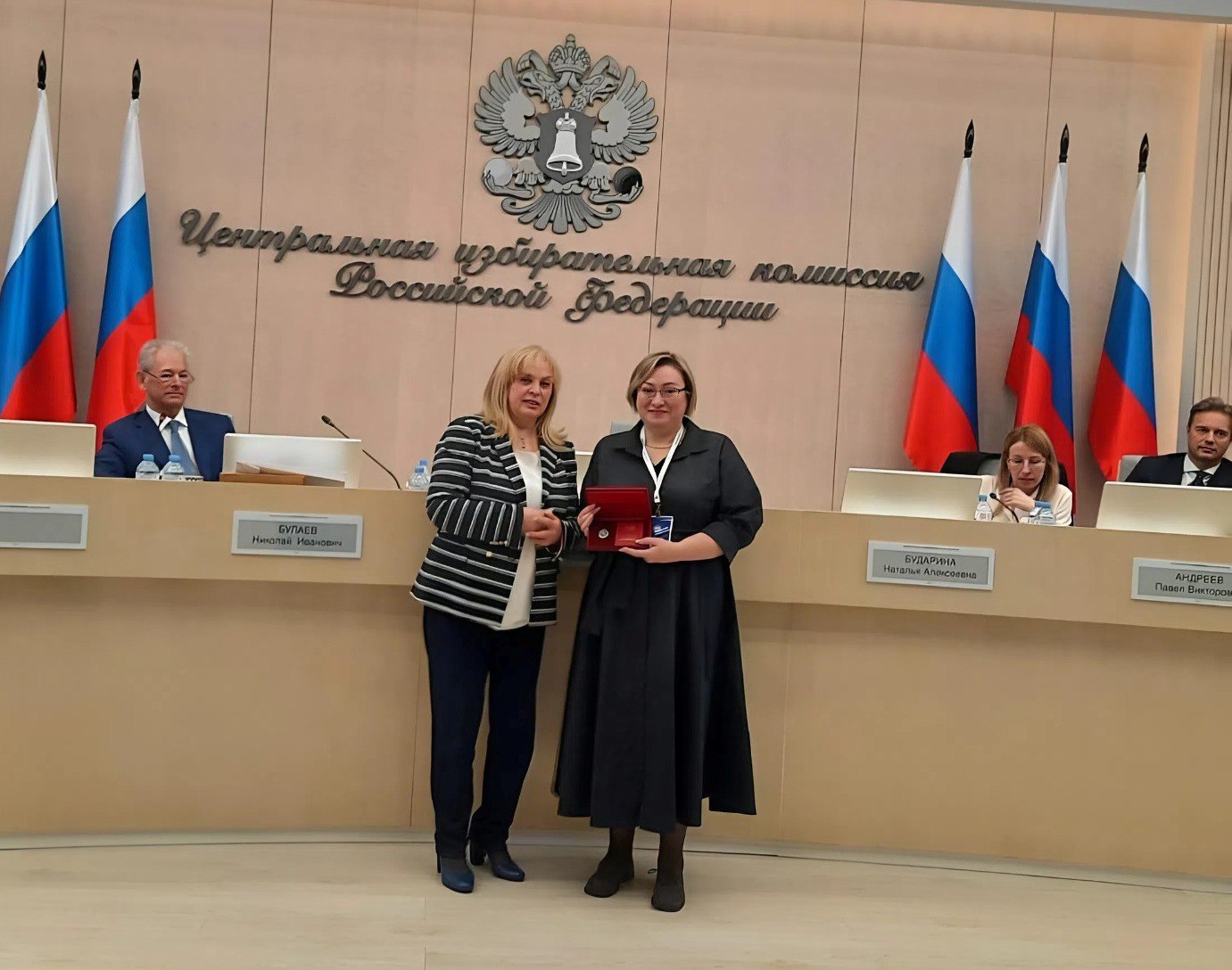 Указом Президента Российской Федерации почетного звания «Заслуженный работник избирательной системы Российской Федерации» удостоена секретарь Избирательной комиссии Республики Калмыкия Наталья Федорченко Указом Президента Российской Федерации почетного звания «Заслуженный работник избирательной системы Российской Федерации» удостоена секретарь Избирательной комиссии Республики Калмыкия Наталья Федорченко