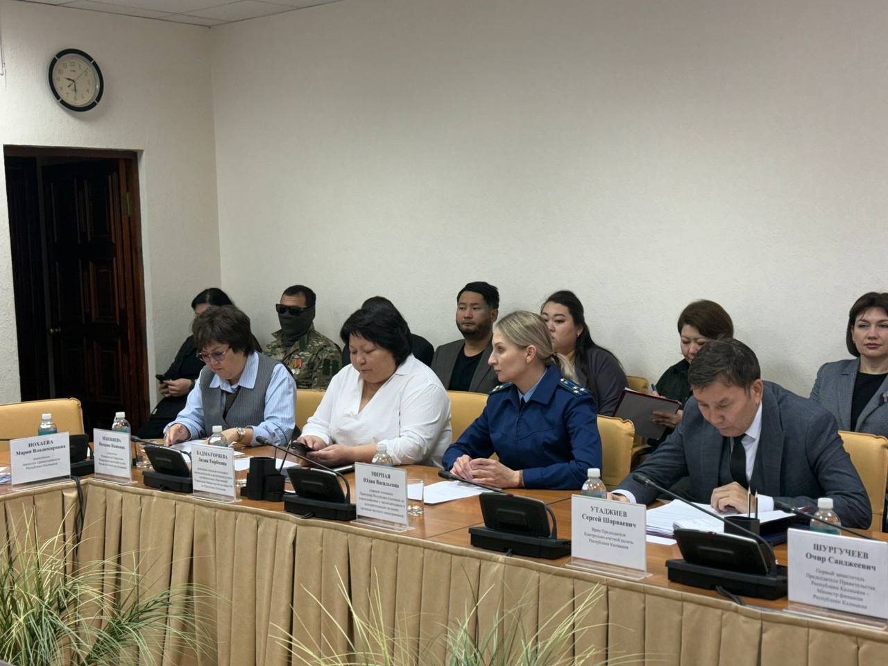 Сегодня, 13 ноября, в Малом зале Народного Хурала (Парламента) Республики Калмыкия прошло заседание комитета по бюджету, налогам, собственности, экономической политике и предпринимательству под председательством Аиса Никитина Сегодня, 13 ноября, в Малом зале Народного Хурала (Парламента) Республики Калмыкия прошло заседание комитета по бюджету, налогам, собственности, экономической политике и предпринимательству под председательством Аиса Никитина