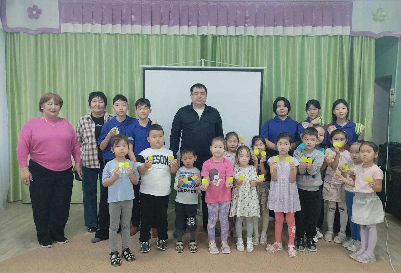 «Засветись». В рамках акции «Засветись» сотрудники Госавтоинспекции Целинного района совместно с юными инспекторами движения посетили детский сад «Харада», где провели профилактическое мероприятие для воспитанников и...