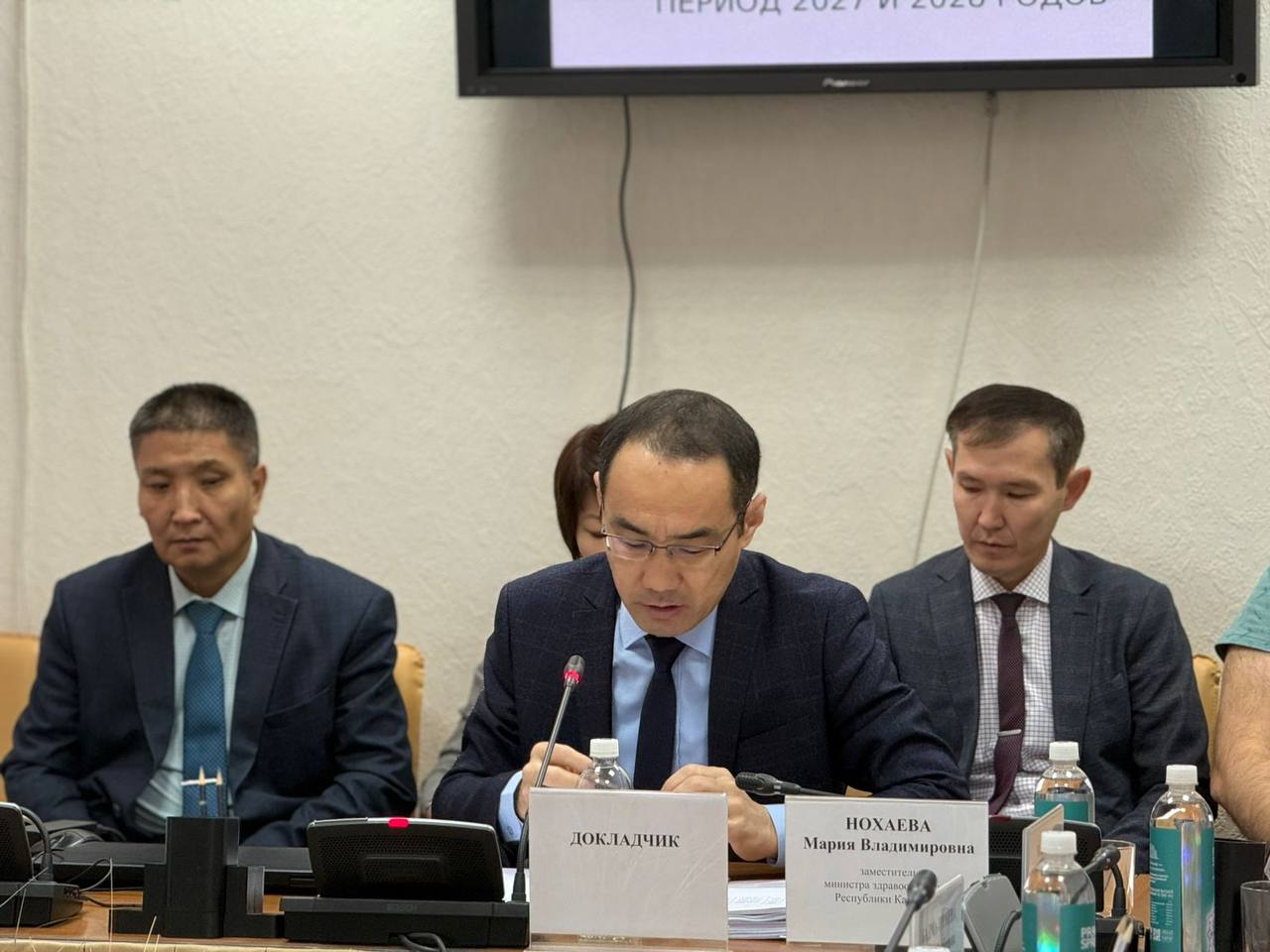 Сегодня, 13 ноября, в Малом зале Народного Хурала (Парламента) Республики Калмыкия прошло заседание комитета по бюджету, налогам, собственности, экономической политике и предпринимательству под председательством Аиса Никитина Сегодня, 13 ноября, в Малом зале Народного Хурала (Парламента) Республики Калмыкия прошло заседание комитета по бюджету, налогам, собственности, экономической политике и предпринимательству под председательством Аиса Никитина