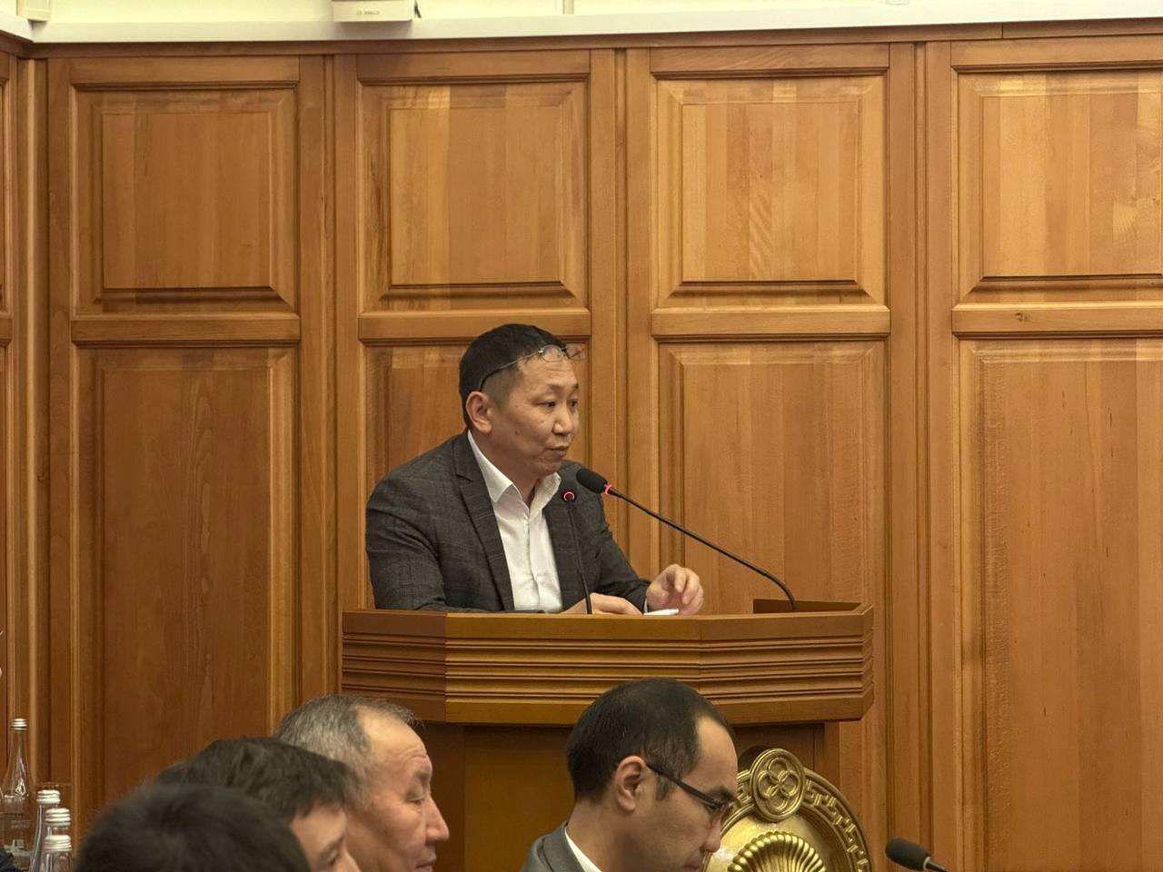 Депутаты рассмотрели проект закона, внесенный Правительством Калмыкии «О перераспределении полномочий по предоставлению земельных участков, государственная собственность на которые не разграничена на территории города Элисты...