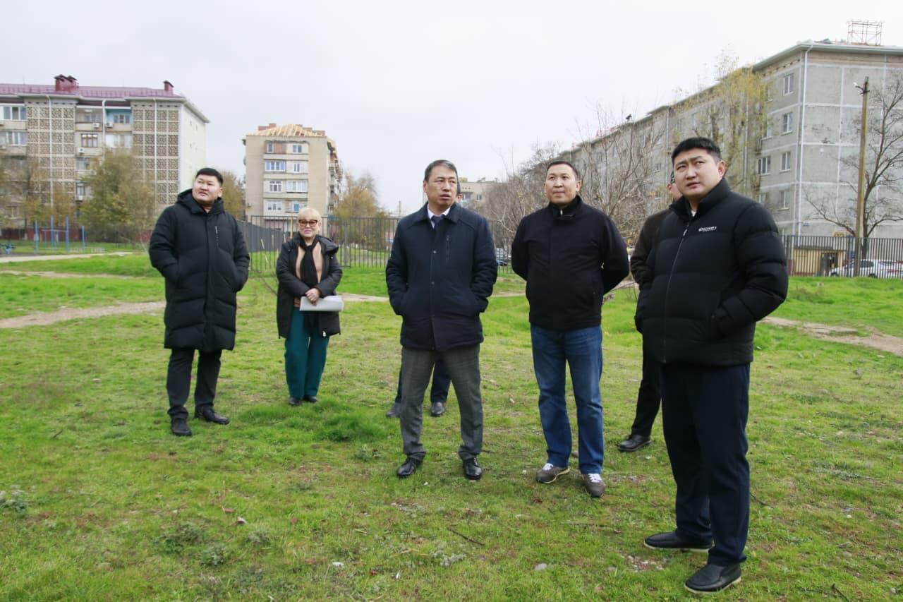 Сегодня по поручению Главы Республики Калмыкия Бату Хасикова министр физической культуры и спорта Республики Калмыкия Константин Батыров и глава администрации города Элисты Алдар Лиджиков посетили ряд образовательных... Сегодня по поручению Главы Республики Калмыкия Бату Хасикова министр физической культуры и спорта Республики Калмыкия Константин Батыров и глава администрации города Элисты Алдар Лиджиков посетили ряд образовательных...