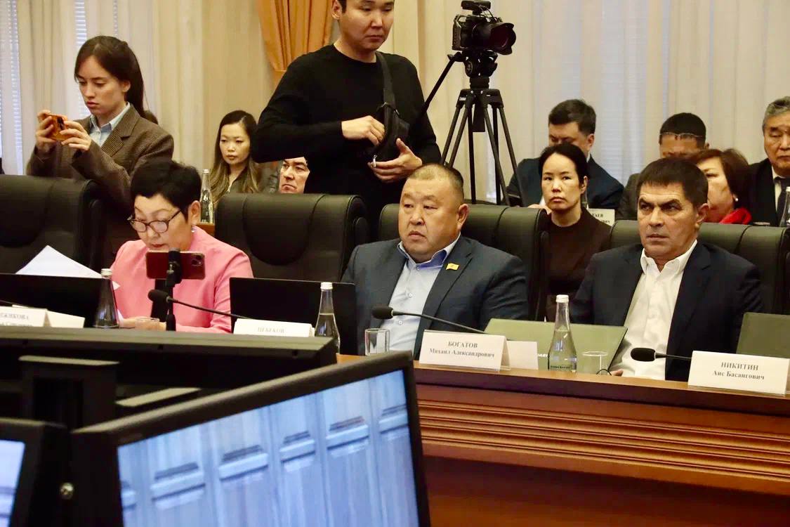 Депутаты калмыцкого парламента одобрили согласование назначения зампреда правительства Калмыкии — постоянного представителя республики при президенте РФ Депутаты калмыцкого парламента одобрили согласование назначения зампреда правительства Калмыкии — постоянного представителя республики при президенте РФ