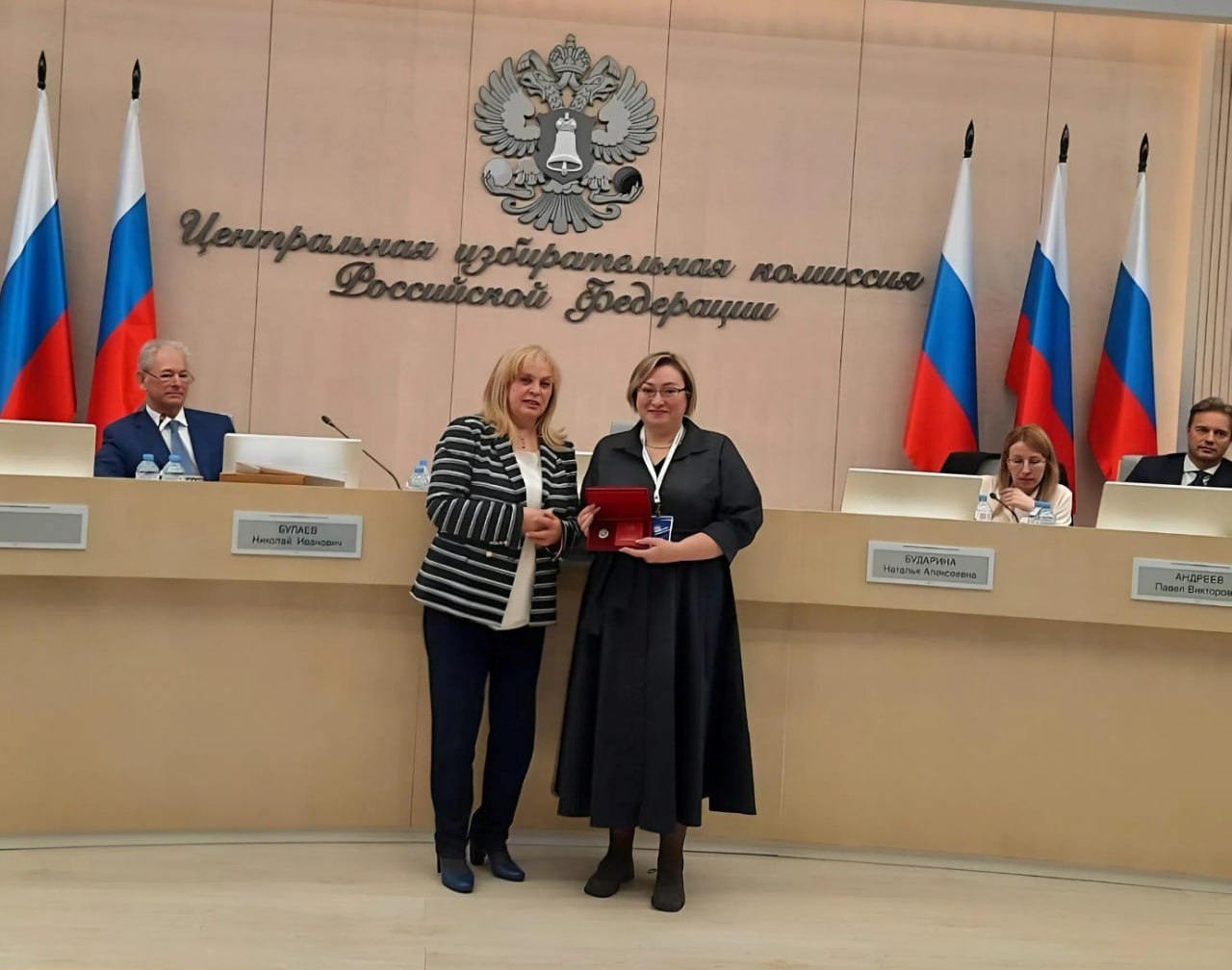 Секретарь избиркома Калмыкии Наталья Федорченко отмечена почётным званием «Заслуженный работник избирательной системы РФ» Секретарь избиркома Калмыкии Наталья Федорченко отмечена почётным званием «Заслуженный работник избирательной системы РФ»