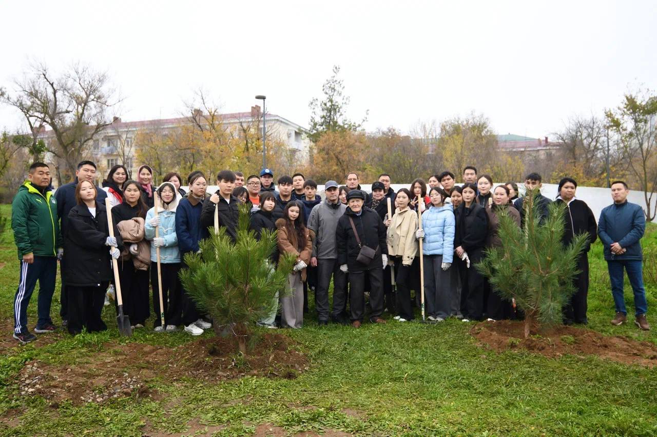 «Тропа памяти»: в Элисте высадили сосны в честь ветеранов Великой Отечественной войны «Тропа памяти»: в Элисте высадили сосны в честь ветеранов Великой Отечественной войны