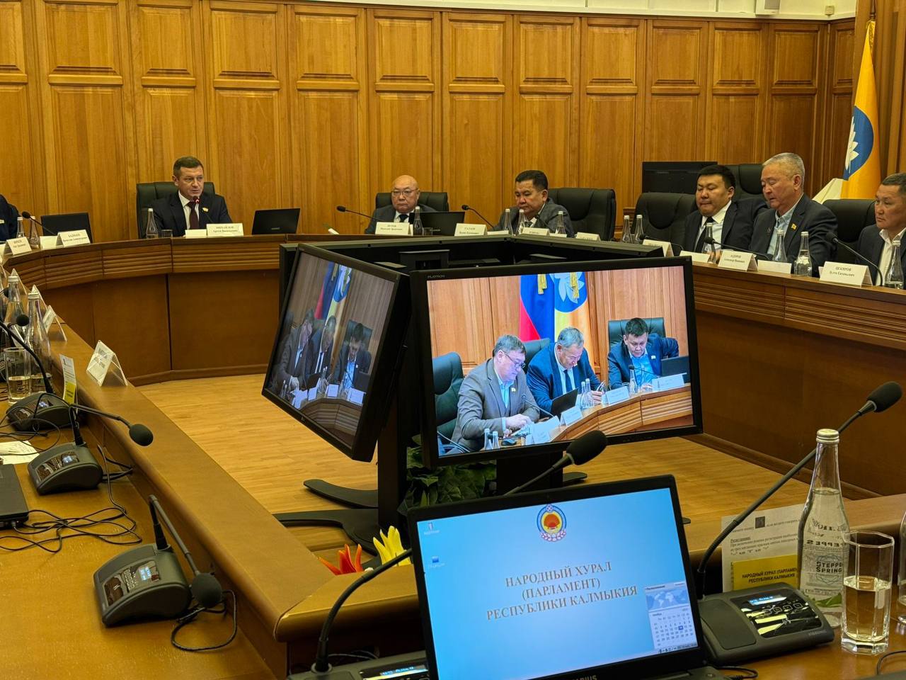 Депутаты рассмотрели проект закона, внесенный Правительством Калмыкии «О перераспределении полномочий по предоставлению земельных участков, государственная собственность на которые не разграничена на территории города Элисты... Депутаты рассмотрели проект закона, внесенный Правительством Калмыкии «О перераспределении полномочий по предоставлению земельных участков, государственная собственность на которые не разграничена на территории города Элисты...