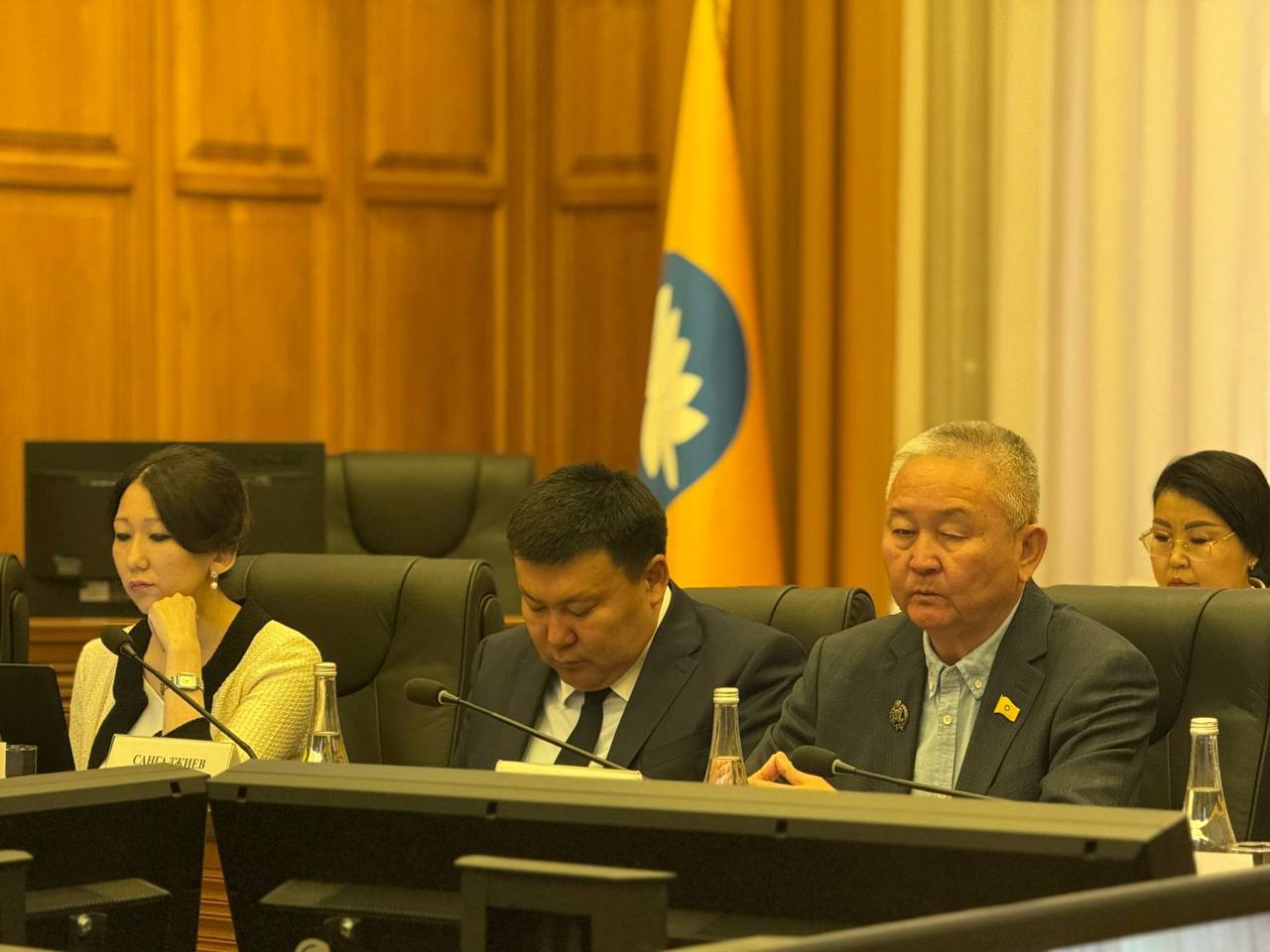 Парламентарии рассмотрели проект закона, внесенный Правительством РК, «О развитии креативных (творческих) индустрий в Республике Калмыкия» Парламентарии рассмотрели проект закона, внесенный Правительством РК, «О развитии креативных (творческих) индустрий в Республике Калмыкия»