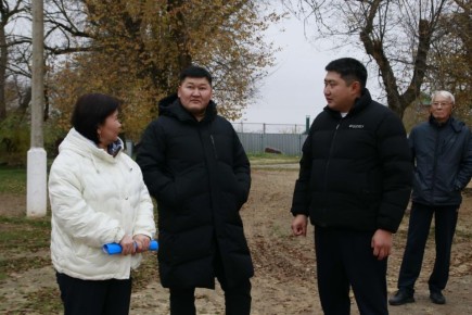 Сегодня по поручению Главы Республики Калмыкия Бату Хасикова министр физической культуры и спорта Республики Калмыкия Константин Батыров и глава администрации города Элисты Алдар Лиджиков посетили ряд образовательных...