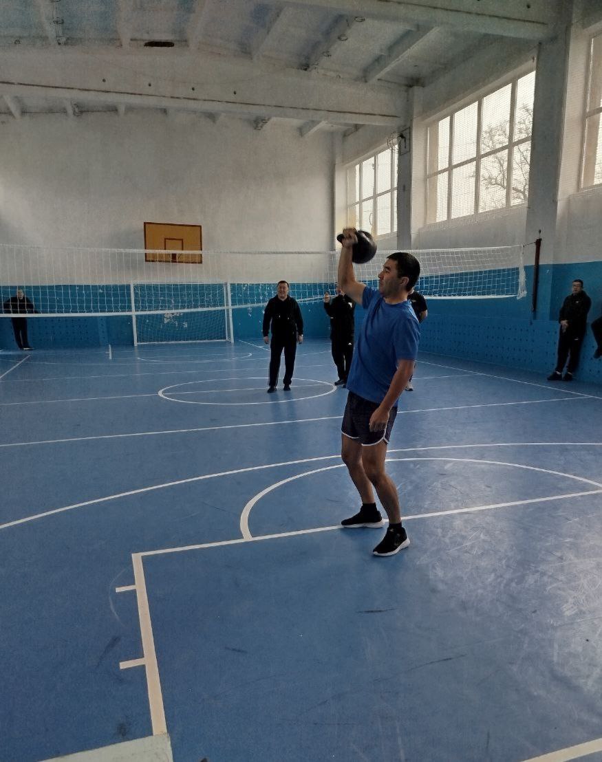 Спортивно, активно и с пользой для здоровья проводят выходные дни полицейские МО МВД России "Городовиковский" Перетягивание каната, волейбол, жим гири, сборка/разборка оружия - эти дисциплины и упражнения помогают... Спортивно, активно и с пользой для здоровья проводят выходные дни полицейские МО МВД России "Городовиковский" Перетягивание каната, волейбол, жим гири, сборка/разборка оружия - эти дисциплины и упражнения помогают...