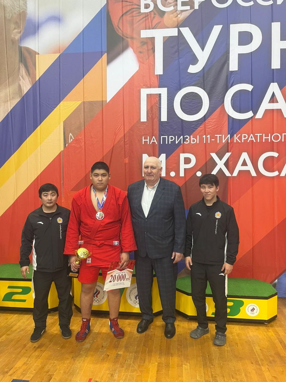 С 14 по 15 ноября во дворце спорта «Оштен» в г. Майкопе прошли IX всероссийские юношеские соревнования по самбо на призы 11-кратного чемпиона мира, заслуженного мастера спорта России Мурата Хасанова С 14 по 15 ноября во дворце спорта «Оштен» в г. Майкопе прошли IX всероссийские юношеские соревнования по самбо на призы 11-кратного чемпиона мира, заслуженного мастера спорта России Мурата Хасанова