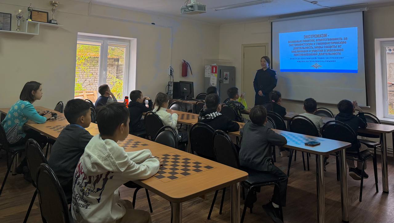 Сотрудники полиции проводят мероприятия в рамках акции «День правовой помощи детям»