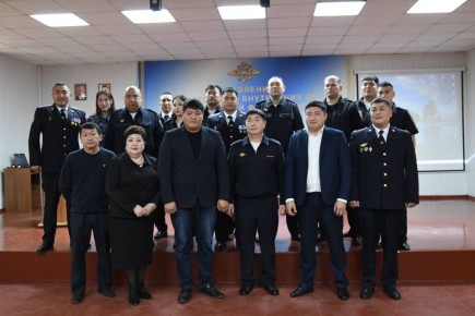 Алдар Лиджиков: С профессиональным праздником – Днем участковых уполномоченных полиции поздравил сегодня сотрудников УМВД по г. Элисте