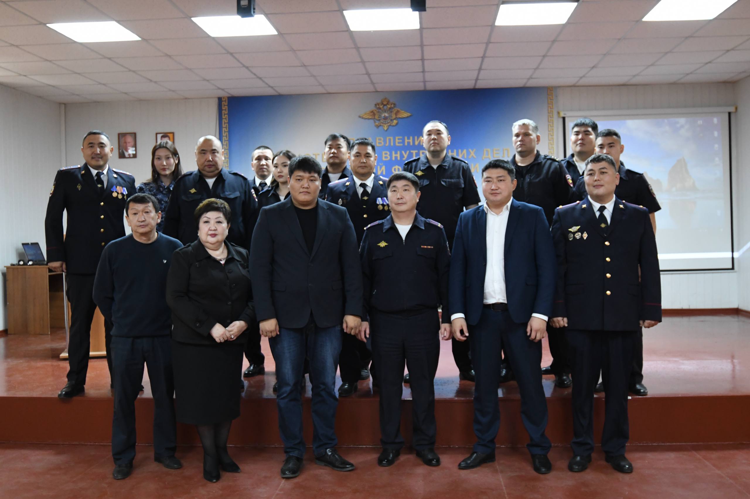 Алдар Лиджиков: С профессиональным праздником – Днем участковых уполномоченных полиции поздравил сегодня сотрудников УМВД по г. Элисте