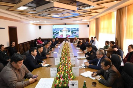 Глава Администрации города Элисты Алдар Лиджиков провел еженедельное аппаратное совещание