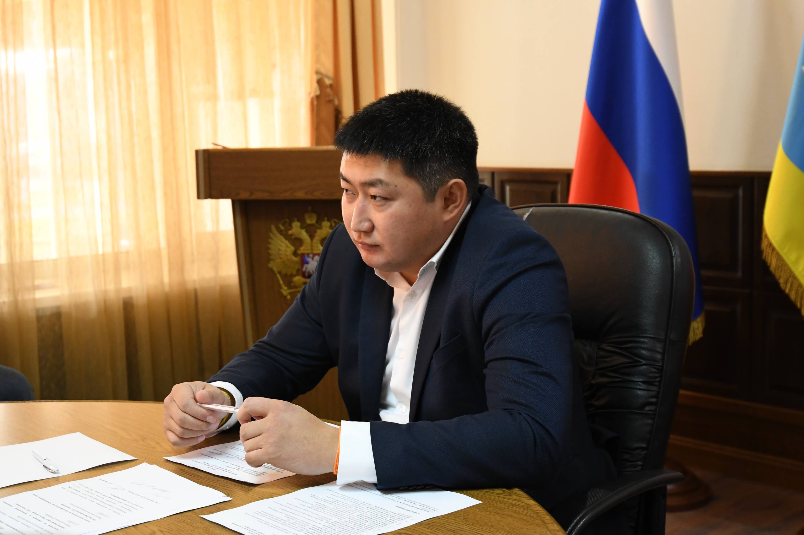 Алдар Лиджиков: Начинаем рабочую неделю с аппаратного совещания в Администрации города Элисты Алдар Лиджиков: Начинаем рабочую неделю с аппаратного совещания в Администрации города Элисты