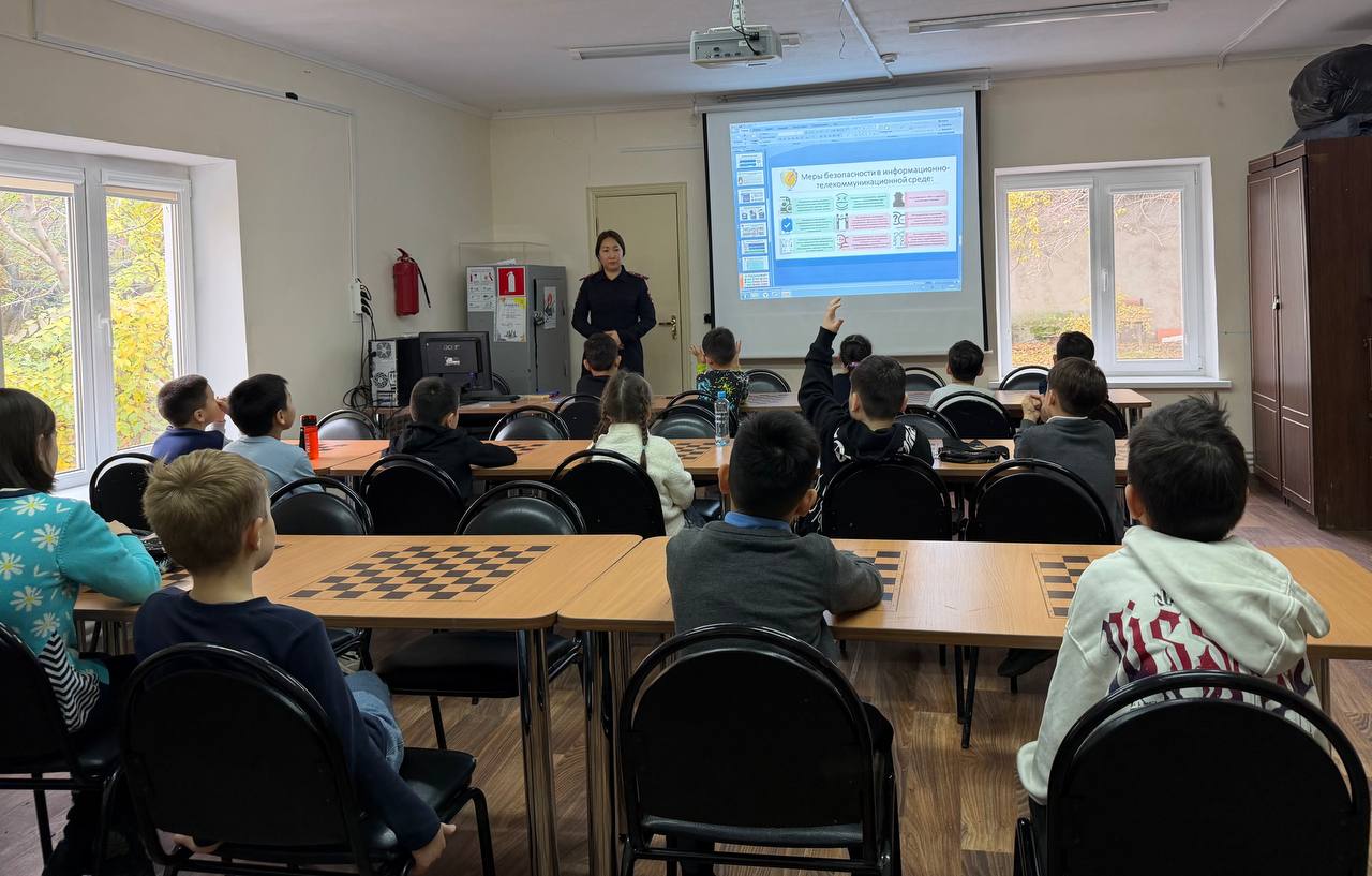 Сотрудники полиции проводят мероприятия в рамках акции «День правовой помощи детям» Сотрудники полиции проводят мероприятия в рамках акции «День правовой помощи детям»