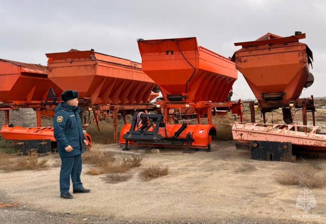 Регионального МЧС совместно с представителями Министерства по строительству, транспорту и дорожному хозяйству проверили готовность спецтехники, задействованной для обеспечения безопасного проезда по федеральным трассам в... Регионального МЧС совместно с представителями Министерства по строительству, транспорту и дорожному хозяйству проверили готовность спецтехники, задействованной для обеспечения безопасного проезда по федеральным трассам в...