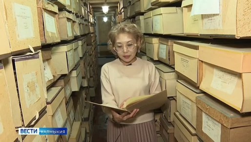 Участник СВО, заместитель командира танкового полка в городе Гусев, полковник Николай Ширинов вместе с супругой Диной возложил цветы к памятнику Басана Городовикова в Краснознаменске Калининградской области